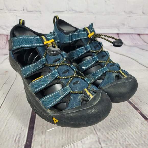 Keen  Size 6 Newport Waterproof Slip on Sandals - Picture 1 of 8